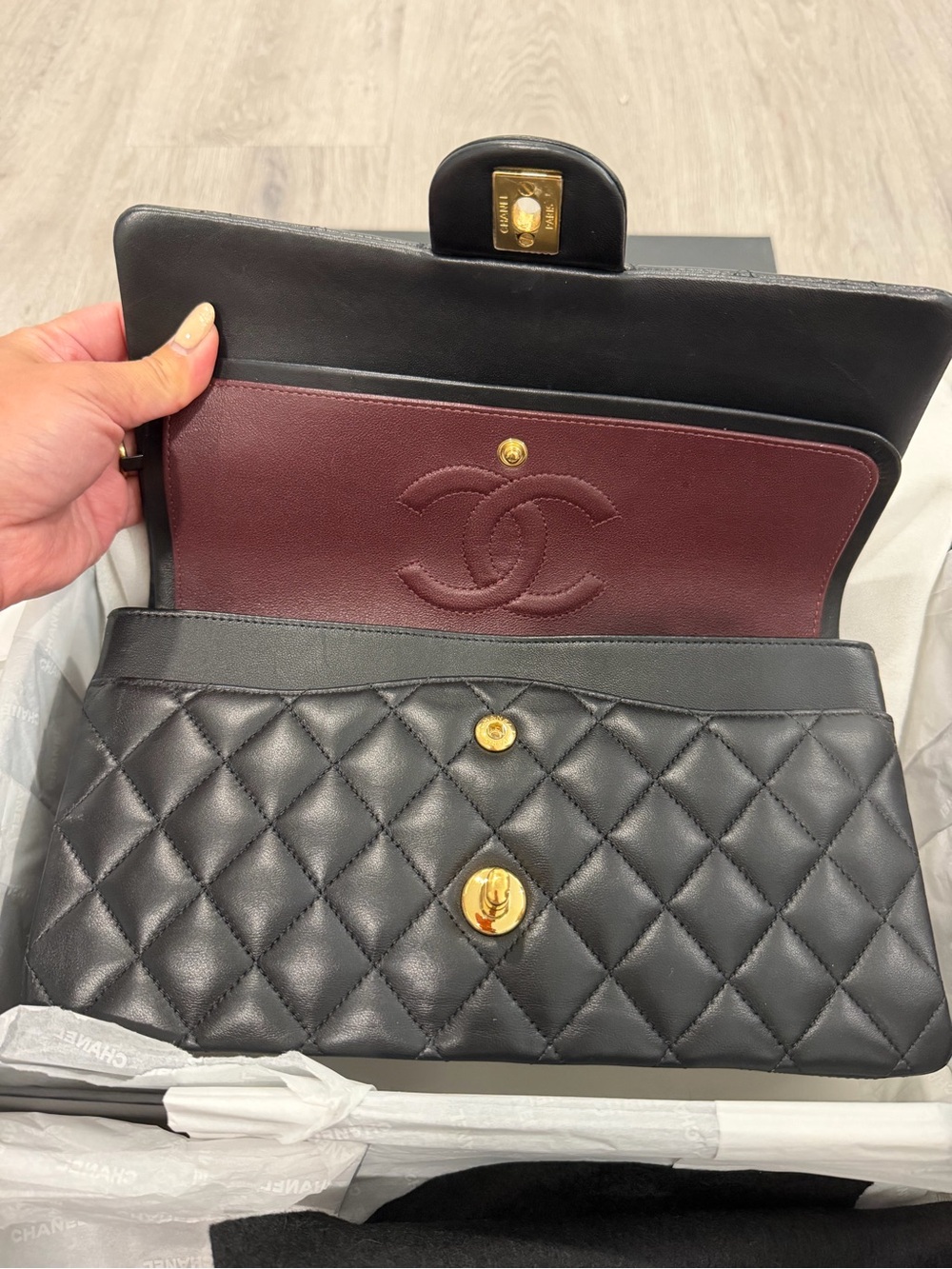 Chanel Classic Quilted Flap lamb skin Bag in Black with Gold Hardware like NEW - Picture 11 of 17